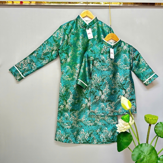 Áo dài đôi ba và bé trai