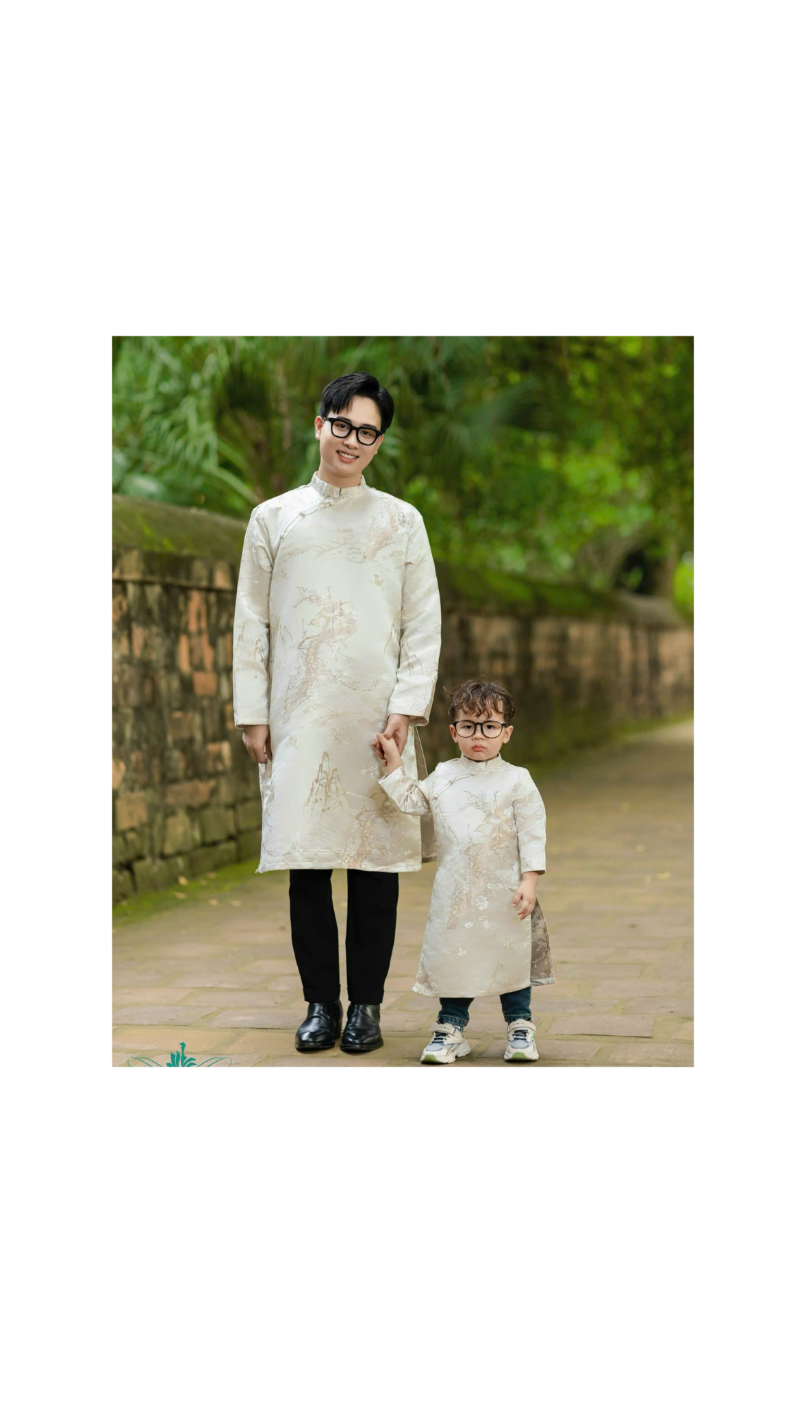 Áo Dài Đôi Ba Và Bé Trai