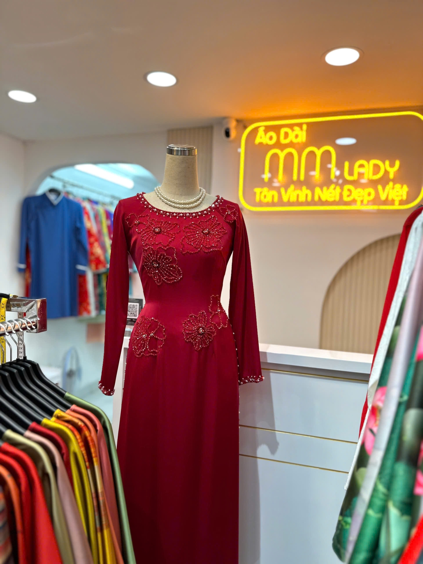 Áo dài nhung đính kết thủ công cao cấp