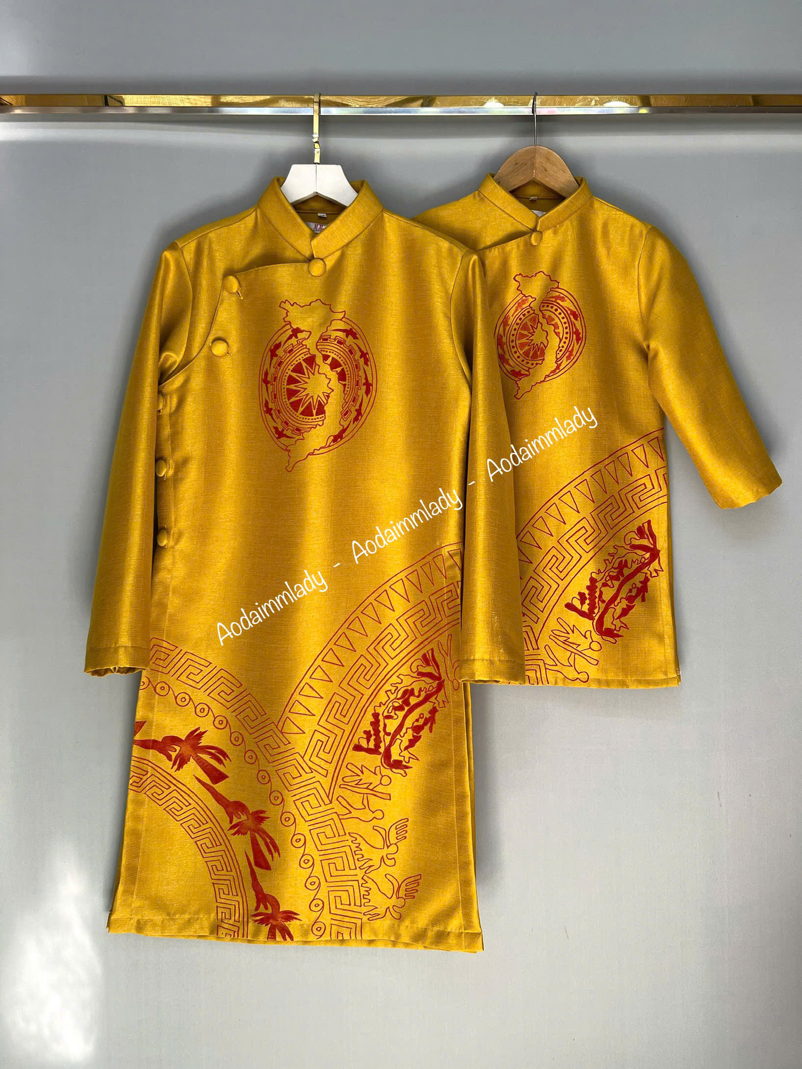 Áo dài đôi ba và bé trai